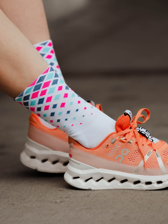 INCYLENCE Running Crystal White Pink Cyan Long Sock