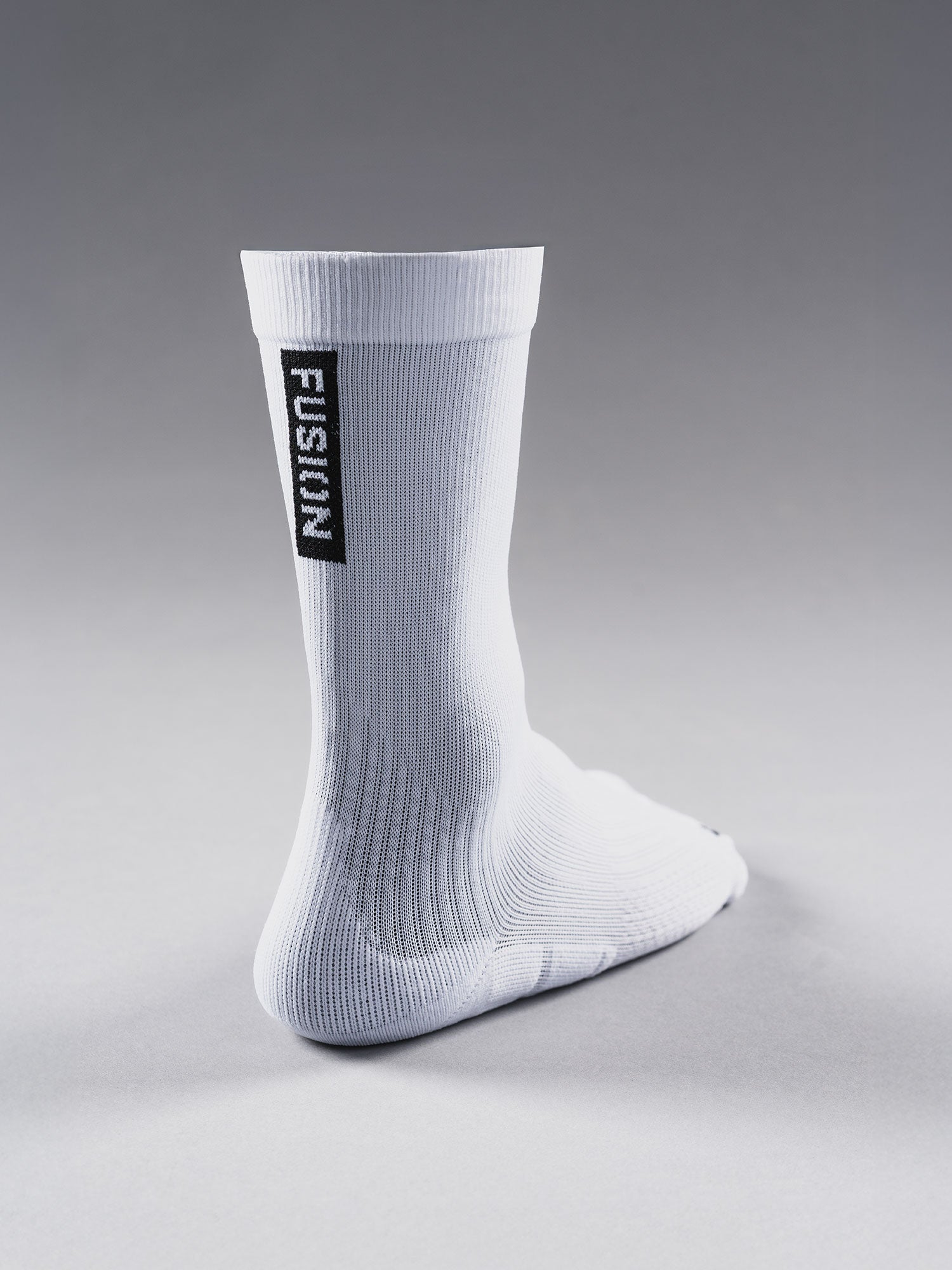 White Fusion run sock with reinforced wear zones in heel and toe