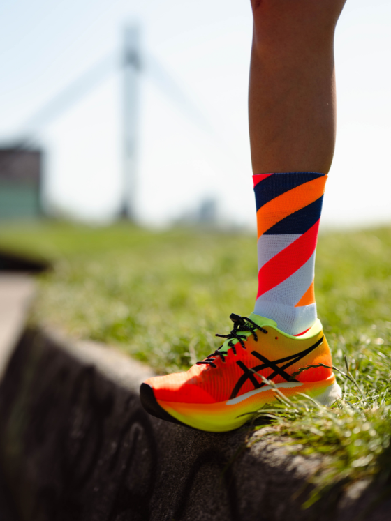 INCYLENCE Running Loops White Orange Inferno Long Sock