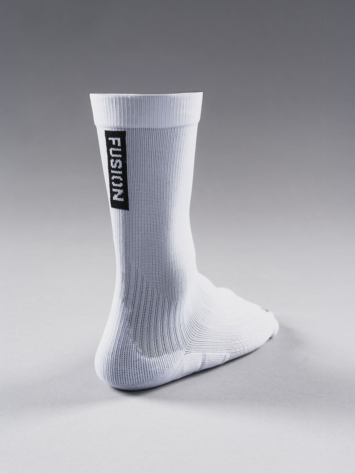 White Fusion run sock with reinforced wear zones in heel and toe
