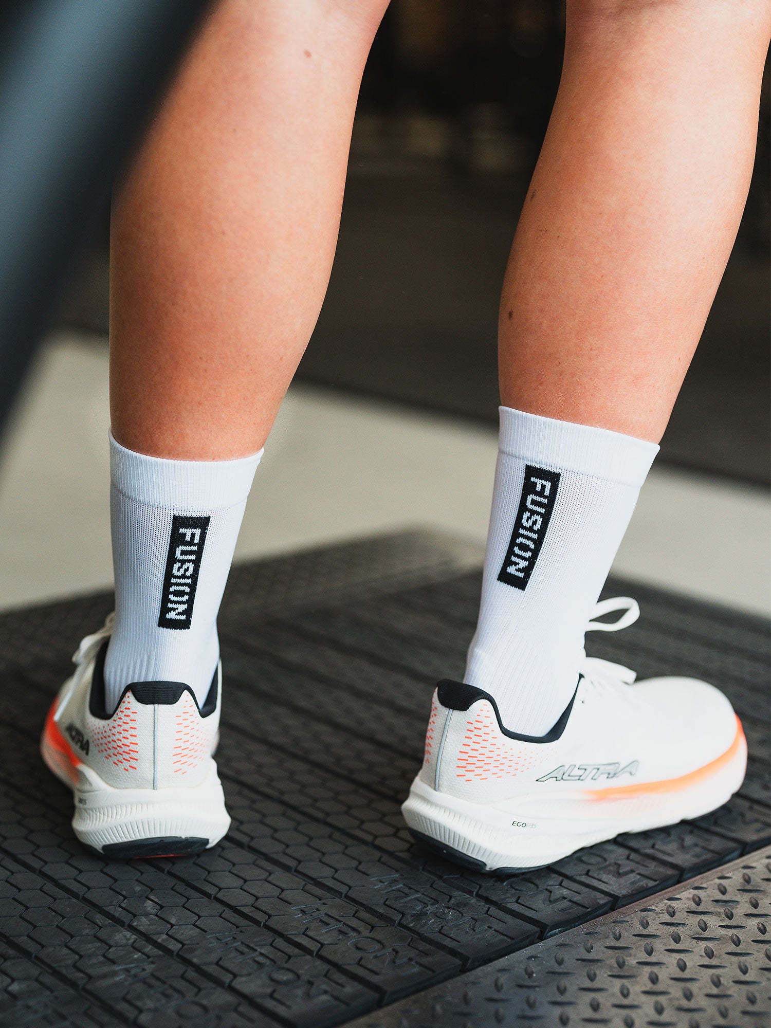 Womens running sock in white with targeted zones in heel and toe